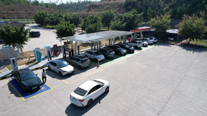 五一小长假“人从众”模式下的广东高速公路服务区 停车场服务新看点